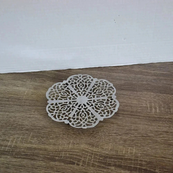 Vtg Irvinware  Flower Metal Trivet - Picture 2 of 6